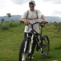 Campesino, Veterano, Abogado, Amante de la vida. Mis pilares; Dios, Familia, justicia, Patria y honor. De Derecha
