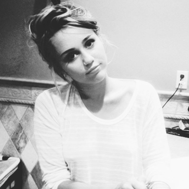 FragileOlivia's profile picture. I wanted to know that he would be okay if I died. I wanted to not be a grenade, to not be a malevolent force in the lives of people I loved. | Cancer patient.