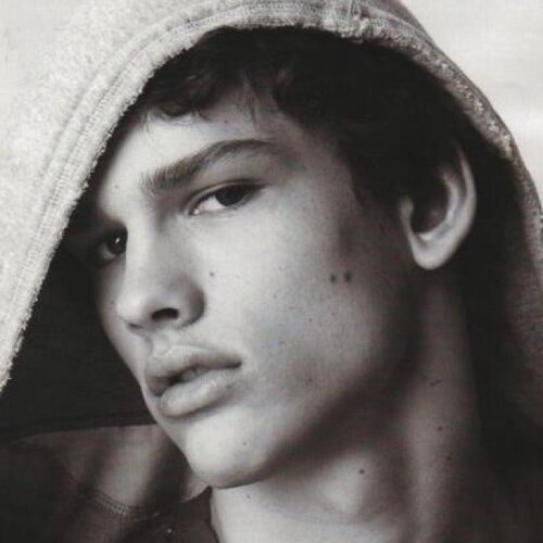 Pins and needles in my fingers; woven throughout every strand of my being. [Hunger Games RP]