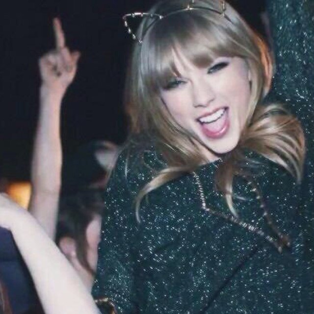Just your average girl, with a slight obsession for Tswift ✌People only rain on ur parade because they're jealous of ur sun & tired of their shade☔☀ australia ☀