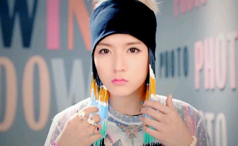 สวัสดีครับ.!  ผมชื่อ REN จาก NUEST  ถึงผมจะเป็นคนเต้นผิดบ่อยๆ. แต่ความน่ารักของผมไม่แพ้ใครน่ครับ♥. ฟอลมาสิ.♥