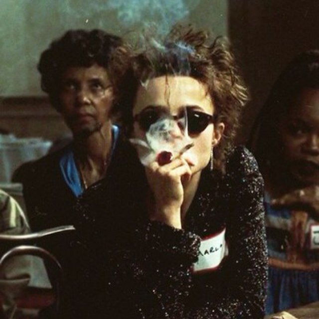 A stoner actress and loves every kind of art. obbessed with fashion and being skinny, i love models.