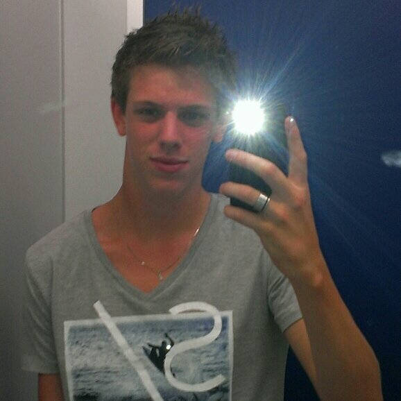 als je haar maar goed zit ll kampen! ll feesten ll surfen ll muziek ll zwemmen ll vrienden en familia ll
live without regrets.
