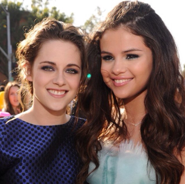 The Twilight Saga Forever in my ♥ Kristen forever my idol, Robsten shipper and SwiftGomez ♥