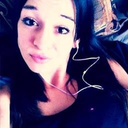 Facebook : Chloé Hlr. Toulon. #TeamB2oba #TeamLacrim.