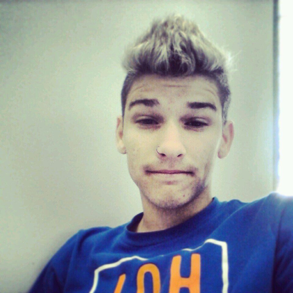 Nome : Kelvin , Idade :19 aninhos, humilde e engraçado ! SÓ SIGO SE PEDIR , whatts : 011 99149 6197 Instagram : meenorzn ! ✌️