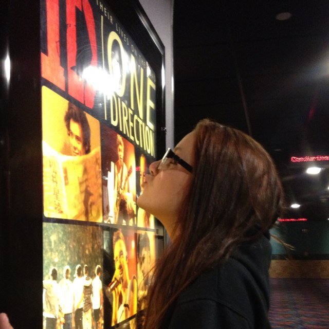 Hi im shelby and im addicted to niall.