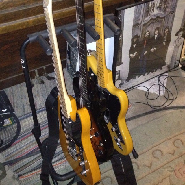 rsThump's profile picture. I contain multitudes.