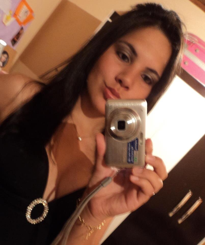 Busque ser sempre feliz, independente da opinião dos outros ;)