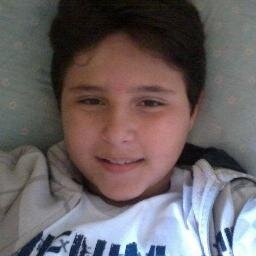 Amo pizza , gosto de futebol e adoro sair com os amigos u_u