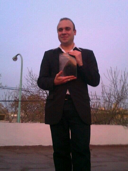 Apunto con el ojo, disparo con la mente, mato con el corazon.........Futuro Licenciado en Historia