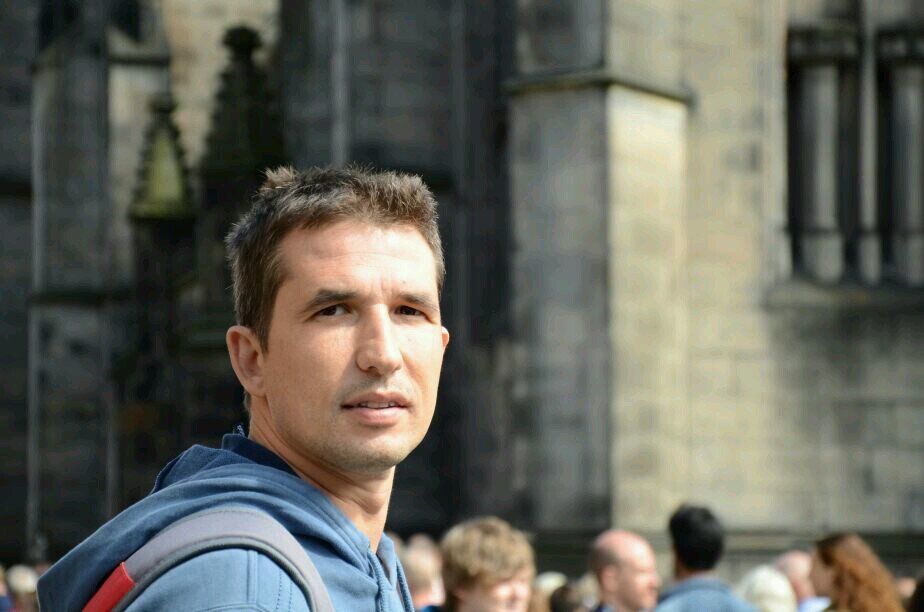 Profesor de Educación Física (Marinaleda, Sevilla) y Prof. Asociado en la UPO (Sevilla)