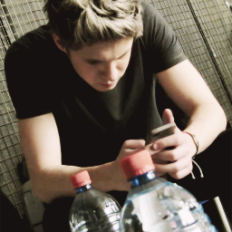 My heart would fall apart if someone said your name (!) ♥
∞ Directioner until THE END ∞ ♥ (!)