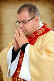 Pároco da Paróquia Sagrado Coração de Jesus - Formiga/MG. Basta-te a Minha Graça.