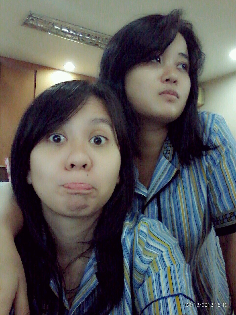 ratihhening's profile picture. 