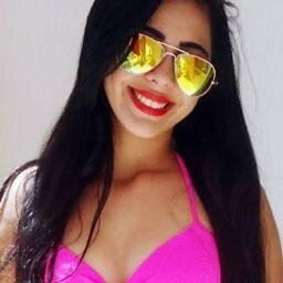 Viviendo en un mundo de fantasias del cual no quiero salir, amante de la naturaleza, amo todo lo que tengo y asi soy feliz.