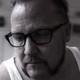 Sportsdirektør Perez Cycling. Samfunn, politikk, nyskaping, entreprenørskap og unge mennesker som vil noe. Heier på mot og annerledeshet.