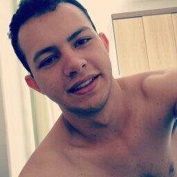 Já aprendi que: Só quem sonha consegue alcançar! Cursando Engenharia Civil, 19 anos e um grande sonhador.