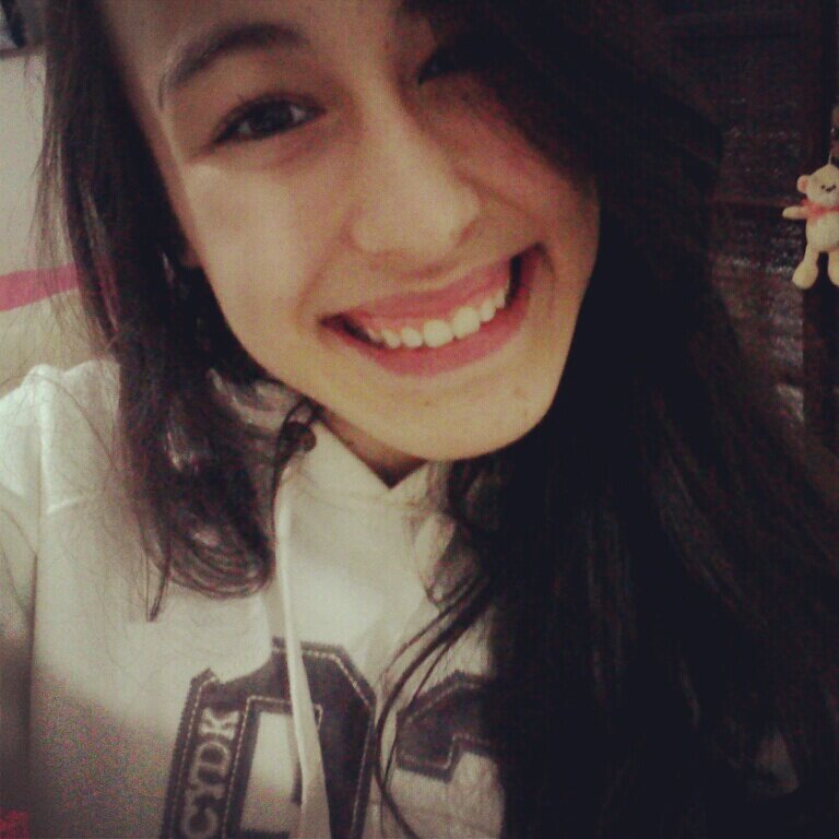 Trago o sorriso como benção para proteger, amor....
