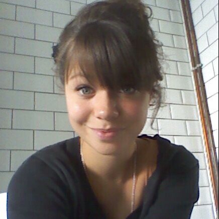 Dendessous's profile picture. Je suis devant chez toi, et je t'observe.