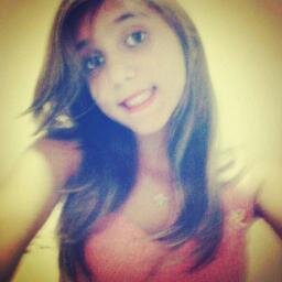 ' , OI MEU NOME É JULIA E EU SOU UM DUENDE XIAU :3  http://t.co/Y6Y6cVCtID