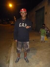 Sou negro na cor, na arte da Capoeira sou doutor. Capoeira no sangue