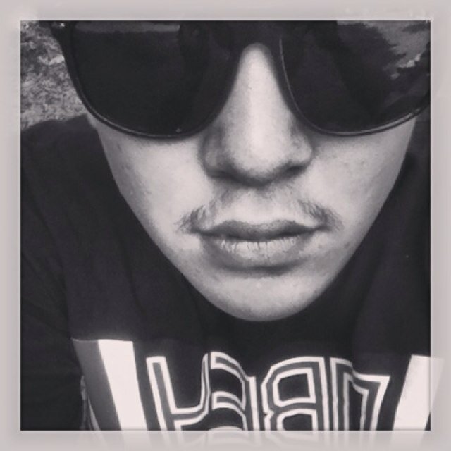 Trill ass spanish dude blowing trees and making guap so follow me i follow back