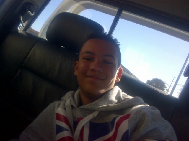 Hello I'm Leonardo:) want to get to know me better add me on bbm 29E20B3B cOol..*_*