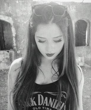 Norah Jeane Mortenson. Casi 17. Crecer sola te hace más fuerte. Dulce y pícara. Princesa vagabunda, garganta profunda.  Jack, mi chico.