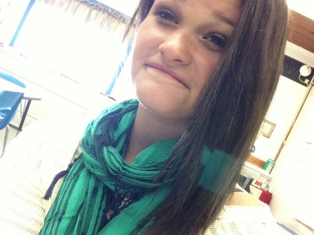 Hi I'm Emmaa I like julia & like hate everyone else. Lol follow me.
