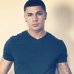 #TeamLombardo Offical Twitter -- English/Spanish Singer/Songwriter -- Lombardo's Official Twitter --- @lombardo_music -- Manager: @FrankieElJefe