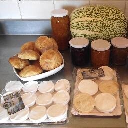 Elaboración de productos artesanales de repostería (chilenitos, pan de huevo, merengues) y mermeladas. Pedidos al: 97812279