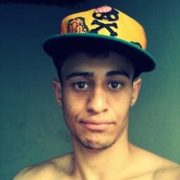EU sou um cara simples que sabe quem é sempre confiante de si, sempre pensando o melhor das pessoas e de mim mesmo