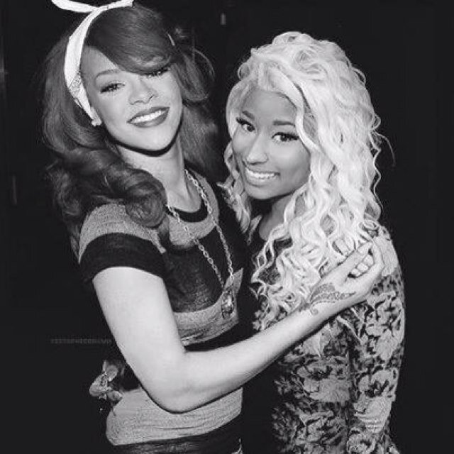 ∞ SWAG Fan de @rihanna and @NICKIMINAJ Ifollowback and i love you ♡ ∞ @AnaisCSS7 a Gagnee! @EddySS7 ♡ ∞100 ∞ 200 ∞ 300 • 400 svp abonnez vous ♡