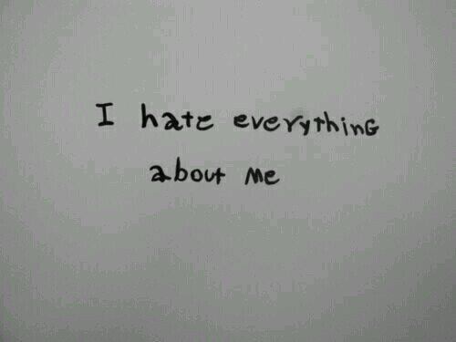 Perfectamente imperfecta. Dandome asco dia a dia. Y sin un por qué para vivir.