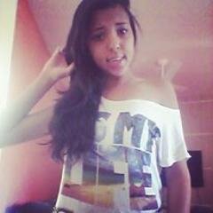 Eu que vivo com α cαbeçα nα luα, com músicα no ouvido  ... ♥