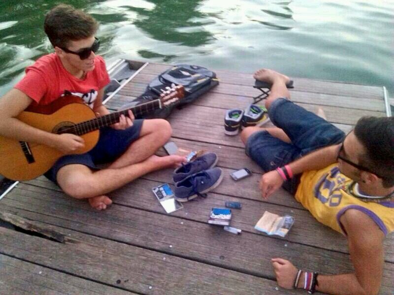 LosMacarrones's profile picture. Twitter oficial del grupo flamenco fusión Los Macarrones. @ClinexNegro , @AndresWea.