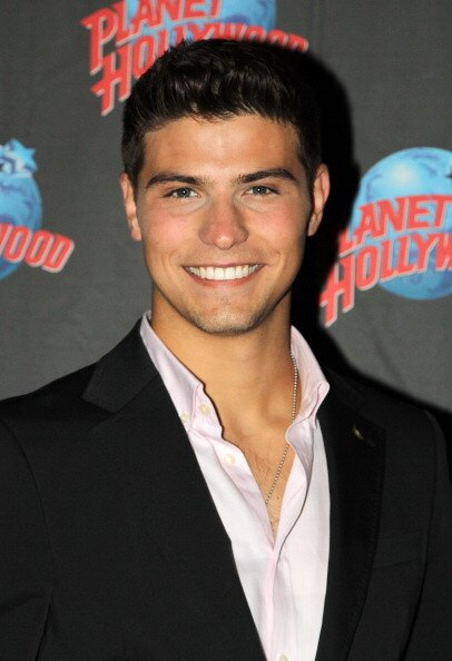 hey every one its me luke my best friends are jessica,aj,& munro i play Drew on degrassi ( RP Account)