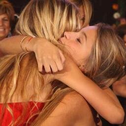 UNICAS:  @sol_salvucci y @antosalvucci1 Falsas @AntoSalvucciOk @Solu_Salvucci .rodeadas de truchas https://t.co/20uhulNoeB…