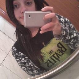 Prefiroo me isolar,do que conviver com people idiotas..