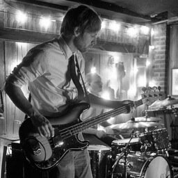 Fender Jazz 4-string.