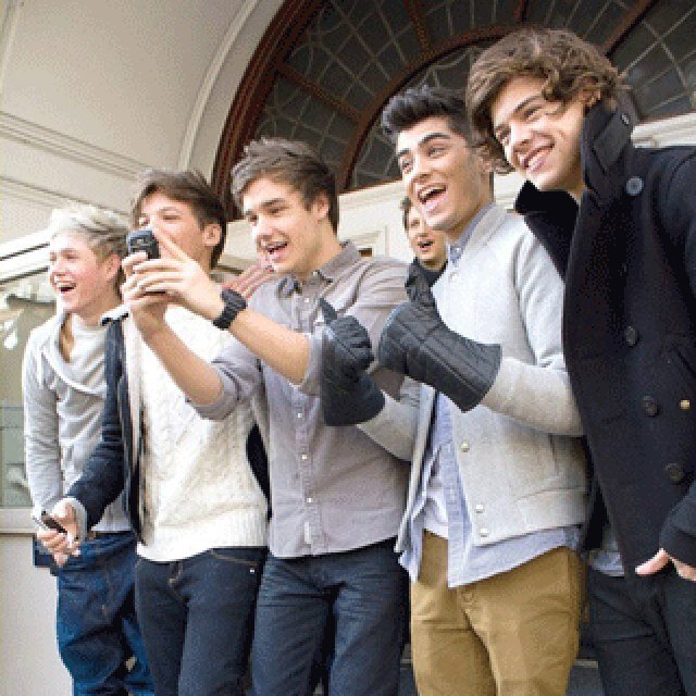 Love one direction &being with friends Dream is to meet one direction