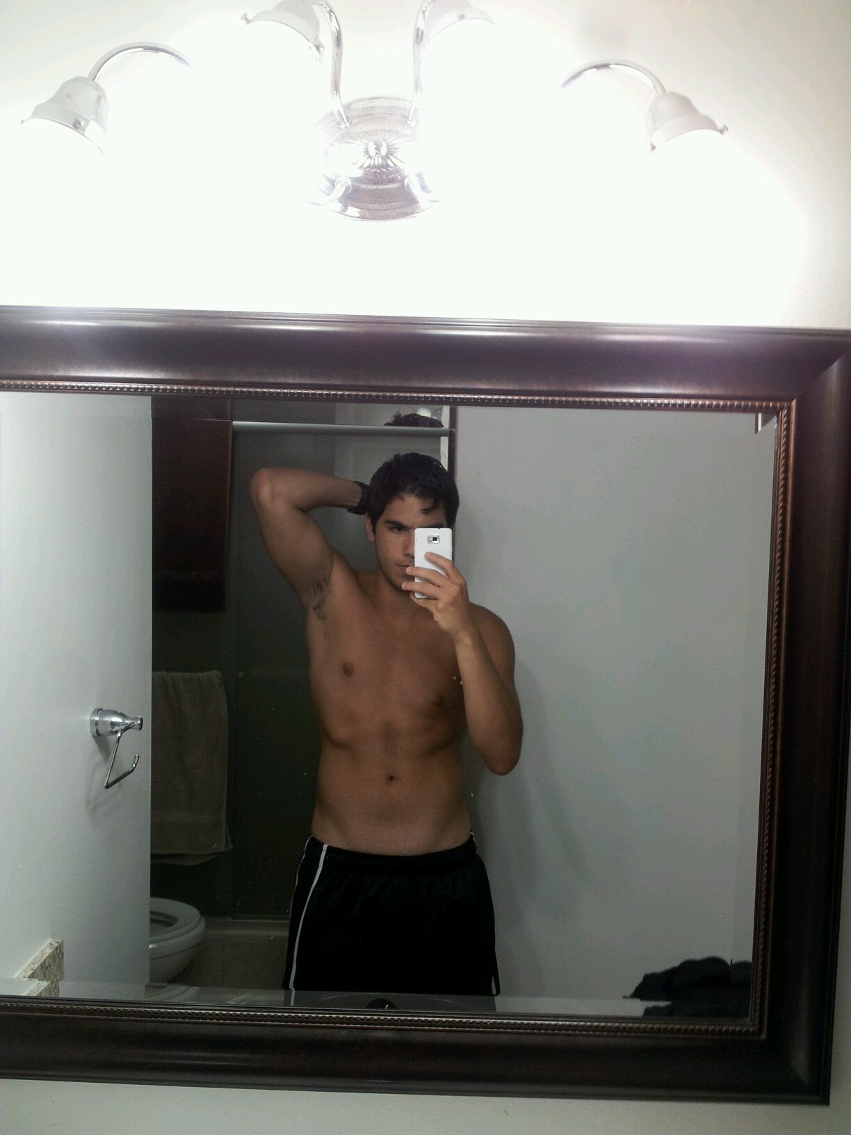 Pa k sufrir si asi es la vida hay k vivirla. Lo unico k perdurara siempre seran los recuerdos asi k a reir y bailar....a VIVIR!!!!
