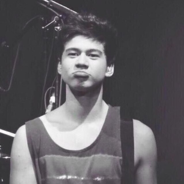 Follow @mmxii_tothemoon this is a free follow! I might follow you on my main account too (: