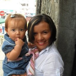 Me gozo cada instante de mi vida al maximo, y mas cuando estoy con las personas que amo, soy sinsera, dedicada en lo que hago pero sobre todo buena amiga!!!!!!!