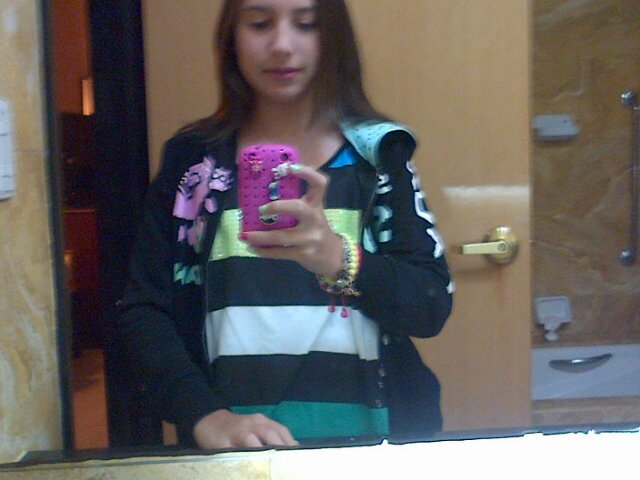 My dream ?... Paris :3|I like fashion and music!| I have the best friend in the world !;)|chocolate*_*| and so is my world;)| instagram: Abril_Perez123