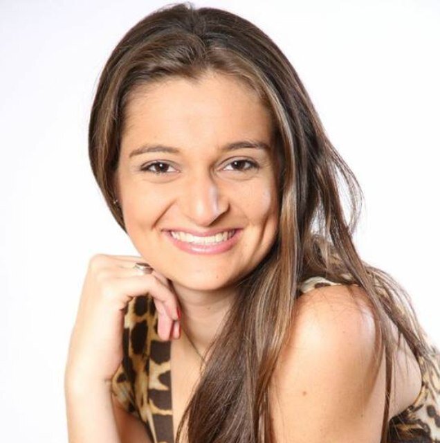 Business woman, foodie, dog person, techlover, Costarican-Italian, living in Madrid.