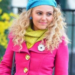 Meet Carrie Before Sex and the City!!! Season 2 in October 2013 only on the CW. *fan account*