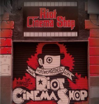 http://t.co/RbwJeD36Mf es tu tienda de camisetas,tazas,laminas rígidas y cuadros de cine, música, animación, retro y mucho mas!! Tlf: 950085242