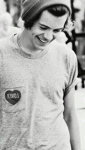 Zayn, Louis, Liam, Niall, Harry, Leeroy, Marcell, Veronica, Harvey, Jonny. I love all that people.1D. I'm a spanish directioner. They are perfect.